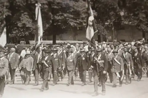 tolles altes Foto - Festumzug Kriegervereine in Westfalen - Ort ??