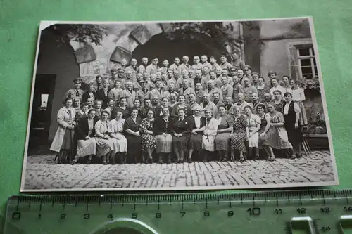 tolles altes Foto - Gruppenfoto einer Firma ???  einige in Uniform - 30-40er Jah
