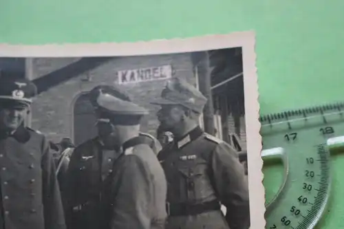 tolles altes Foto - Gruppe Soldaten - Gebirgsjäger - Bahnhof Kandel