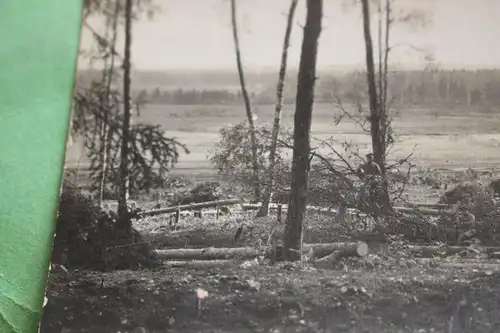 tolles altes Foto - Soldaten am Holzfällen - Hintergrund Schützengräben ???