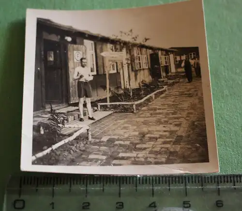 tolles altes Foto - Baracken - Schild LN Stelle 15/VIII  u. Gas-Alarmglocke 