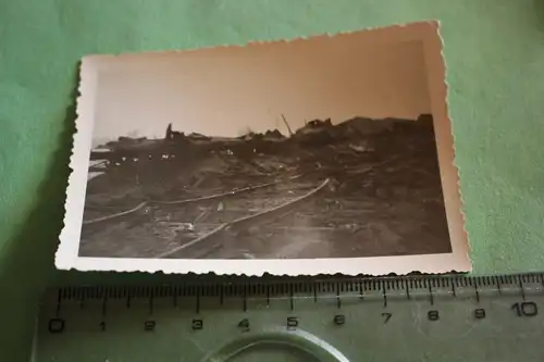 interessantes altes Foto - zerstörte Eisenbahn ??
