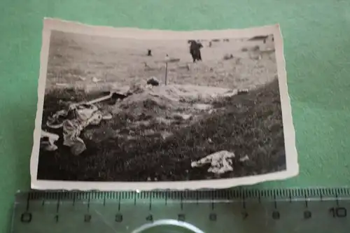 altes Foto - Soldatengrab - frz. oder belgischer Soldat wegen Helm 