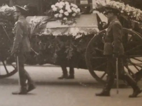 interessantes altes Foto - Trauerzug - Persönlichkeit ??? auf Geschützwagen