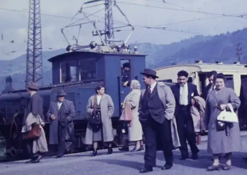 zwei tolle alte Farbdias  bayrische Zugspitzbahn Bahnhof u. Grainau-Radersee 50e