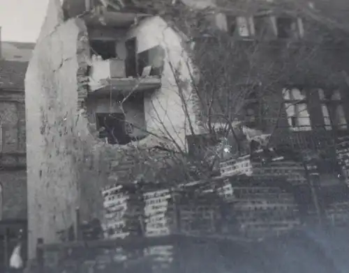 altes Foto - zerstörtes Haus - Luftangriff ? Homberg - Duisburg ??