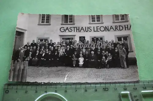 tolles altes Gruppenfoto - Hochzeit - Gasthaus Leonhard Ha ???  30-40er Trier ??