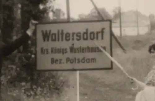 tolles altes Foto  Ortsschild  Waltersdorf - Bez. Potsdam - 1960