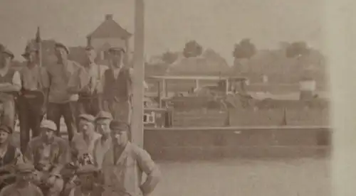 tolles altes Foto - Gruppenfoto Arbeiter - Brückenbau ??  Ort im Hintergrund