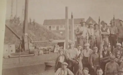 tolles altes Foto - Gruppenfoto Arbeiter - Brückenbau ??  Ort im Hintergrund