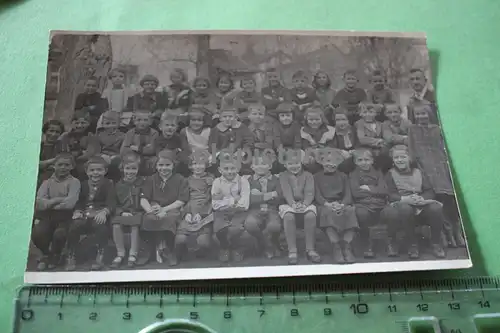 tolles altes Foto - Schulklasse - Klassenfoto - 1925 mit Namen auf Rückseite