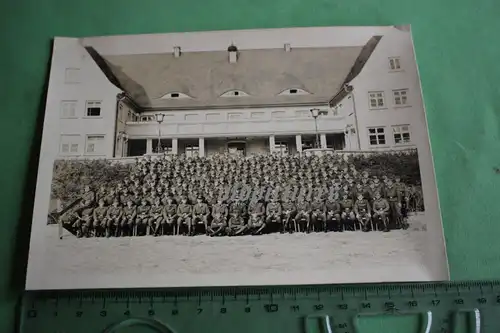 tolles altes Gruppenfoto  - Soldaten Luftwaffe - Ort ??? Gebäude 