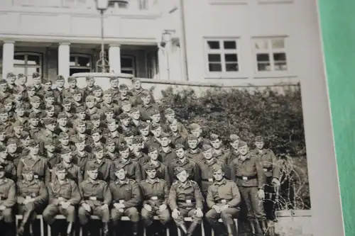 tolles altes Gruppenfoto  - Soldaten Luftwaffe - Ort ??? Gebäude