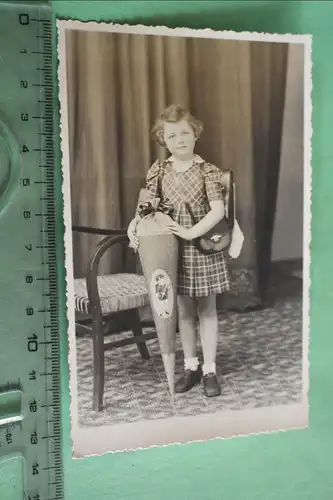 tolles altes Foto - kleines Mädchen mit Schultüte 30-50er Jahre ???