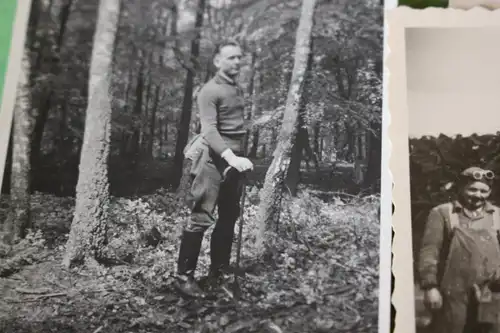 vier tolle alte Fotos eines Soldaten -  Stahlhelm, Wintermantel