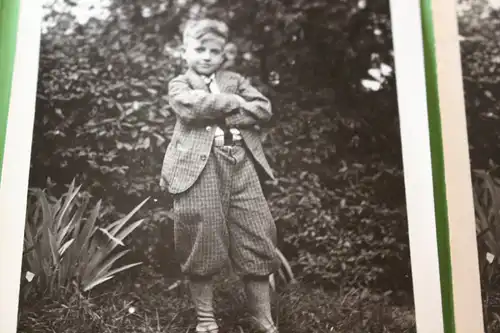 vier tolle alte Fotos - Junge im Anzug - Charmeur - mit Mädchen - 1929 und 31