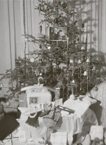 tolles altes Negativ - Weihnachtsbaum mit Geschenke - 30-50er Jahre ??