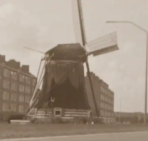 tolles altes Negativ - Windmühle neben Hochhäuser - 50-60er Jahre ? Ort ??