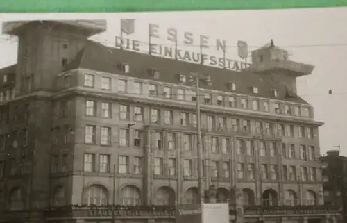 tolles altes Foto - Stadt Essen - Gebäude Essen Die Einkaufsstadt - 50-60er Jahr
