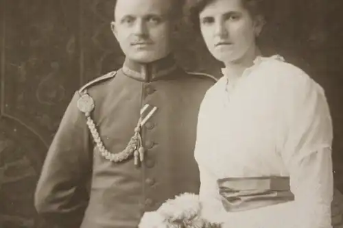 tolles altes Kabinettfoto - Frau mit Soldat mit Schützenschnur Blasewitz