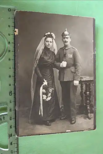 Tolles altes Hochzeitsfoto - Soldat mit Pickelhaube und Orden