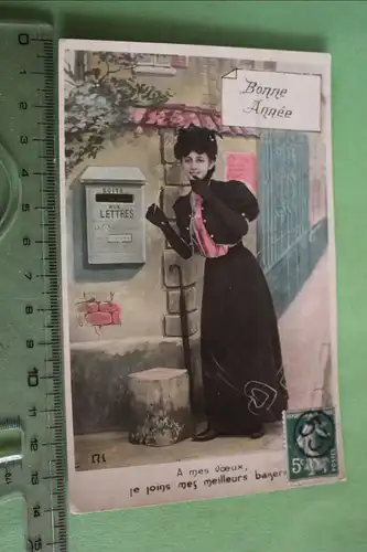 tolle alte Karte - Frau mit Briefkasten - Frankreich 1900-1918 ??