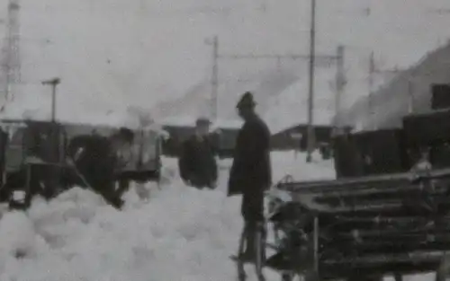 tolles altes Foto - verschneiter Bahnhof Langen a. Arlberg ?? 30-40er Jahre ?