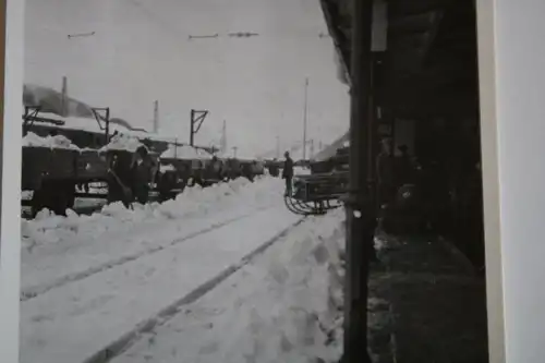 tolles altes Foto - verschneiter Bahnhof Langen a. Arlberg ?? 30-40er Jahre ?