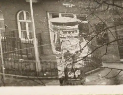 tolles altes Foto - Großes Gebäude - Litfasssäule -  1912