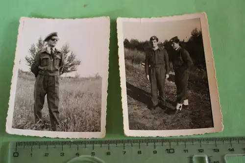 zwei tolle alte Fotos Soldaten mir unbekannte Uniformen ??