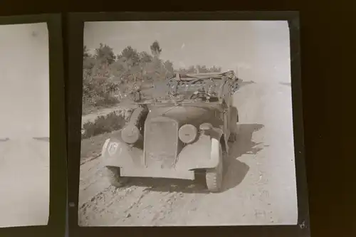 zwei tolle alte Negative - Soldaten mit PKW - Truppenzeichen G ??