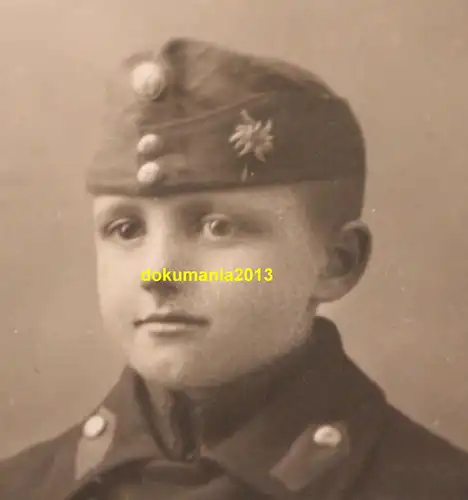 tolles altes Foto - Portrait eines Jungen in Uniform - Schiffchen mit Edelweiss