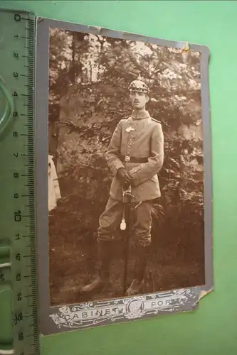 tolles altes Kabinettfoto - Soldat mit Pickelhaube und Säbel