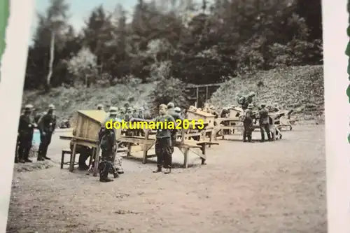 fünf tolle alte Fotos - Soldaten bei Ausbildung ??? zwei handcoloriert