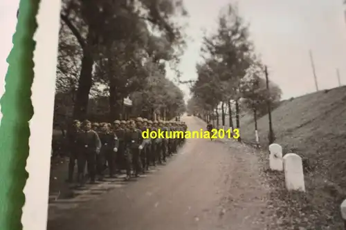 fünf tolle alte Fotos - Soldaten bei Ausbildung ??? zwei handcoloriert