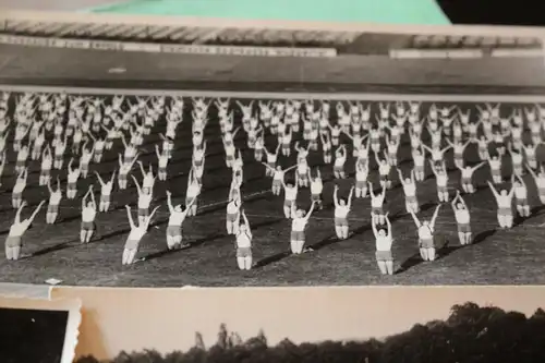 16 tolle alte Fotos - hübsche Sportlerinnen Wuppertal Sportfest 1955