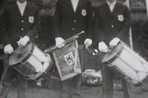 tolles altes Foto -  drei  Männer des Fanfaren-Korps Düsseldorf - 50-60er Jahre?