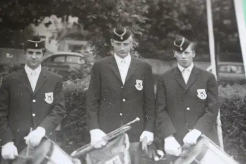 tolles altes Foto -  drei  Männer des Fanfaren-Korps Düsseldorf - 50-60er Jahre?