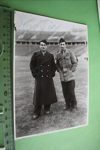 tolles altes Foto - französische Soldaten - 1945-46 ?? Berlin ? signiert