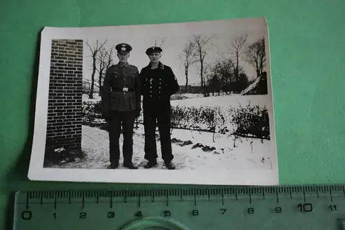 tolles altes Foto - Brüder ?  Matrose und Soldat Wehrmacht - 1942