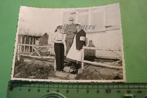 tolles altes Foto -  Gebirgsjäger mit zwei Krankenschwestern