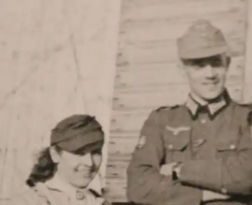 tolles altes Foto -  Gebirgsjäger mit zwei Krankenschwestern