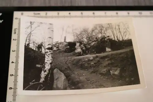 interessantes altes Foto - Kinder spielen Krieg - Bunker 1941