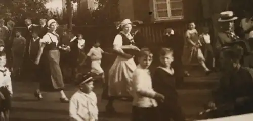 tolles altes Foto - Mai Feier ?? Personen , Trachten , 1934 - Ort ???