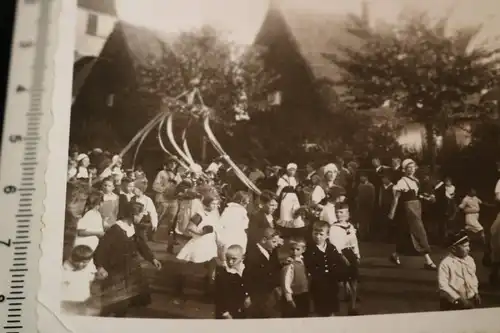 tolles altes Foto - Mai Feier ?? Personen , Trachten , 1934 - Ort ???