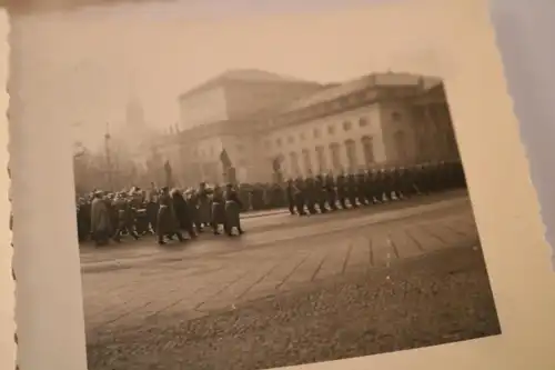 sechs interessante alte Fotos - Beisetzung ? Kranzniederlegung ? Generäle ??