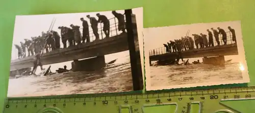 zwei interessante alte Fotos - Wernsdorf - Hochwasser ?? Brücke Männer