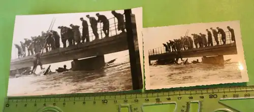 zwei interessante alte Fotos - Wernsdorf - Hochwasser ?? Brücke Männer 