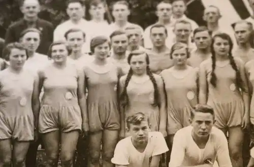 tolles altes Foto - Gruppenfoto Sportler Deutscher Turnerbund - hübsche Frauen