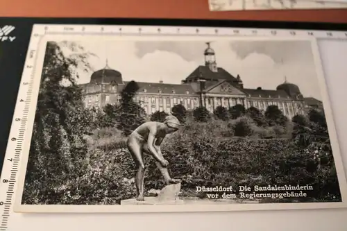 tolle alte Karte -  Düsseldorf - Die Sandalenbinderin    1940